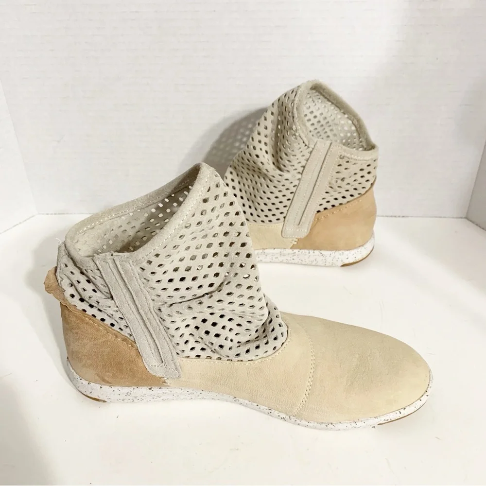 EMU Australia Numeralla Perforated Suede/Nubuck Upper Boots Pull On Lightweight